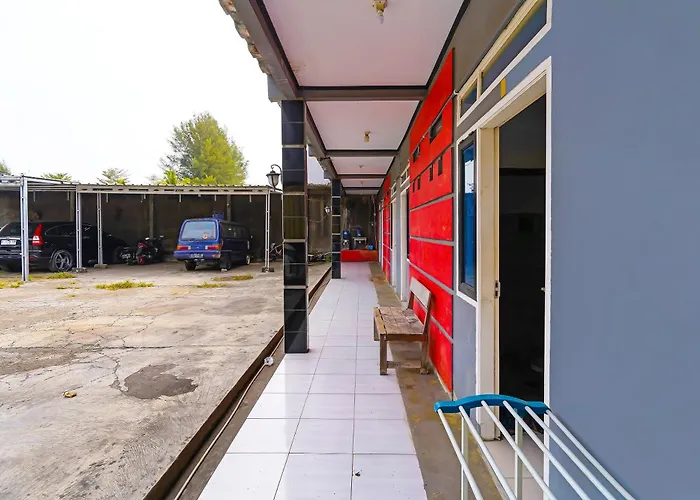 Oyo 92893 Santana Residence Syariah