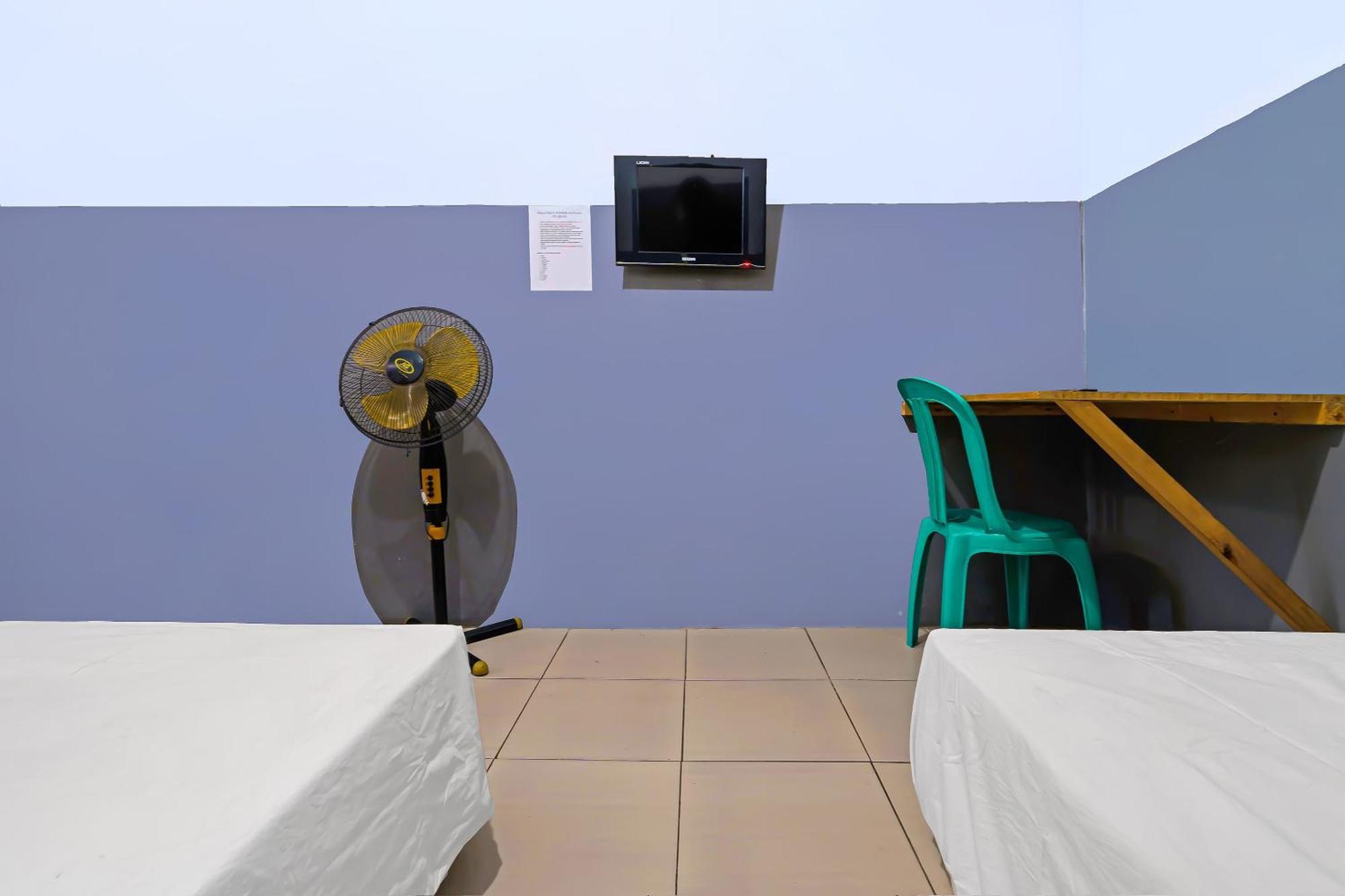 Oyo 92893 Santana Syariah Hotel 2*